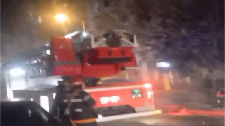 Bakıda doqquzmərtəbəli yaşayış binasında yanğın - Sakinlər təxliyə edildi - YENİLƏNİB - VİDEO