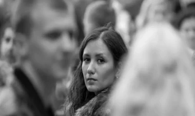 Kişi sevgisini unutmuş tənha qadının 6 əlaməti