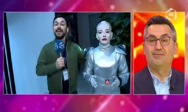 Zaur Kamal canlı efirdə robota 