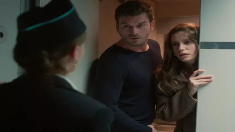 Kıvançla Serenayın təyyarədə öpüşmə görüntüləri qalmaqal yaratdı - FOTOlar