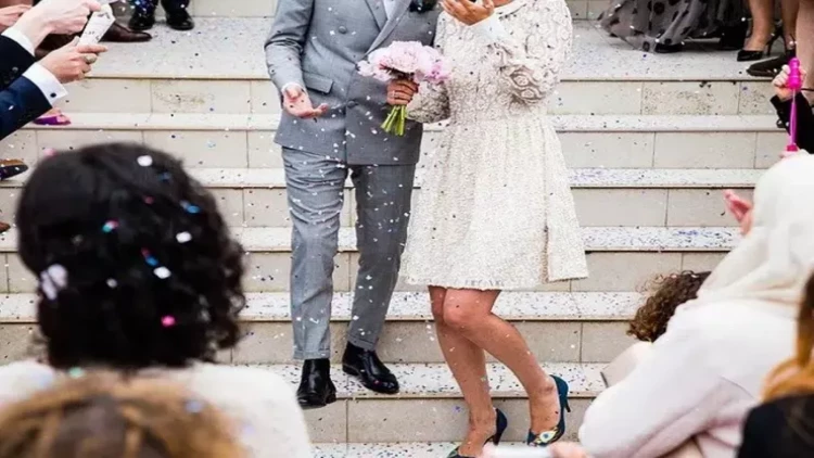 Üç dəqiqəlik evlilik REKORDU: Gəlin toydan sonra bəyi atıb getdi