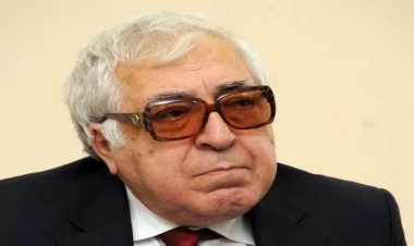 “Bu qədər gözləyiblər, üç il də gözləsinlər...” - Anar