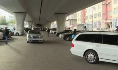 Bakıda körpünün altını dayanacaq edib pul yığırlar - VİDEO