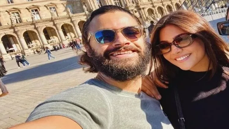 Van Dammın gəlini Luvrda.. - FOTO