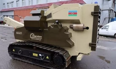 Azərbaycan Ukraynaya minatəmizləmə maşını verdi