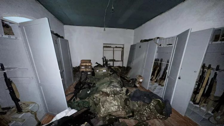 Xocalıda kitabxanadan silah-sursat aşkarlandı - FOTO