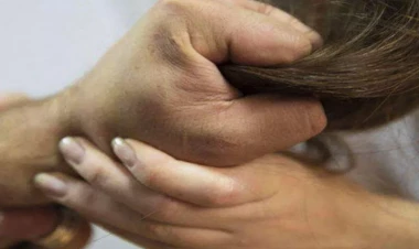 Xırdalanda sərxoş müştəri kafedə qadını saçından tutub sürüdü və...