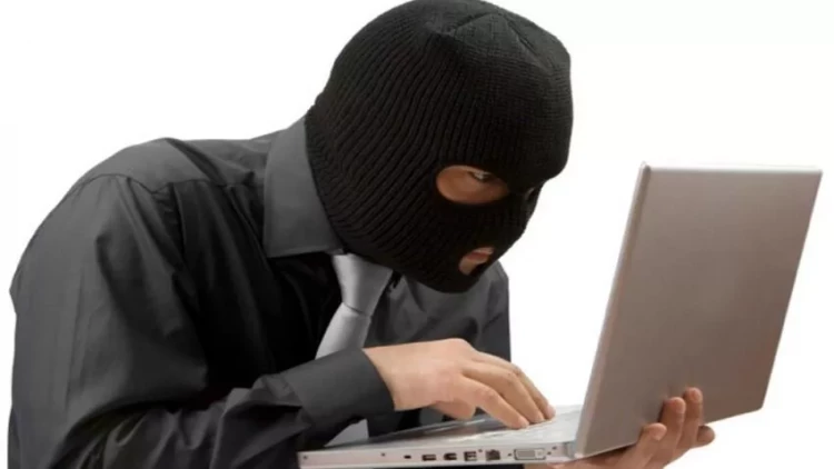 Avropa çempionatından əvvəl şahmatçımızın noutbukunu oğurladılar