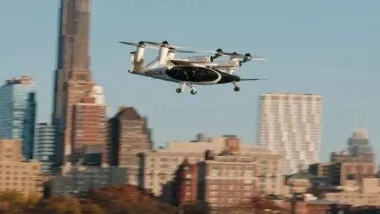 Uçan taksi ilk müştərisini apardı - Bu şəhərdə