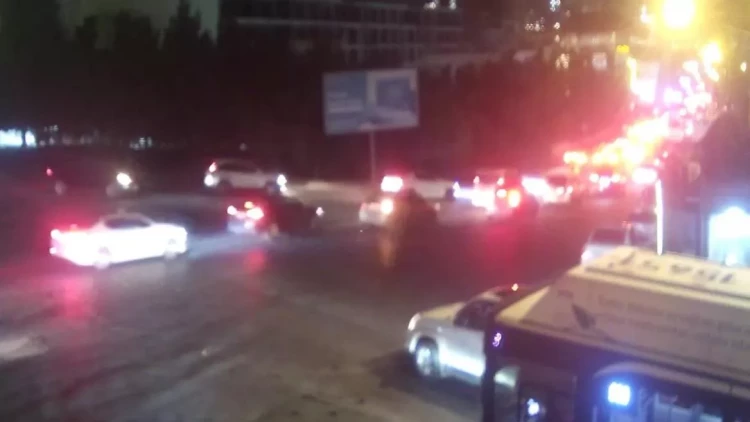 Bakının bu hissəsində yol bağlandı - FOTO