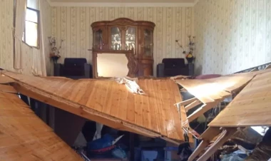 Yasda çökən evdən görüntülər - VİDEO