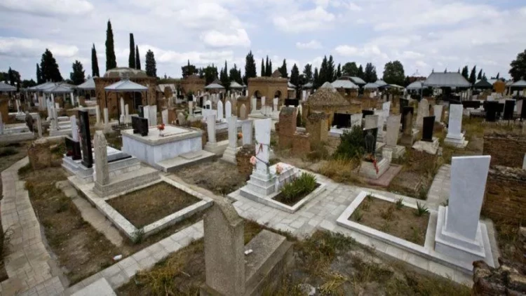 Qəbiristanlıqdan görün nəyi oğurladı