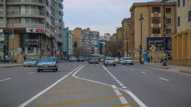 Bakının mərkəzində səkidə restoran açıblar - FOTO