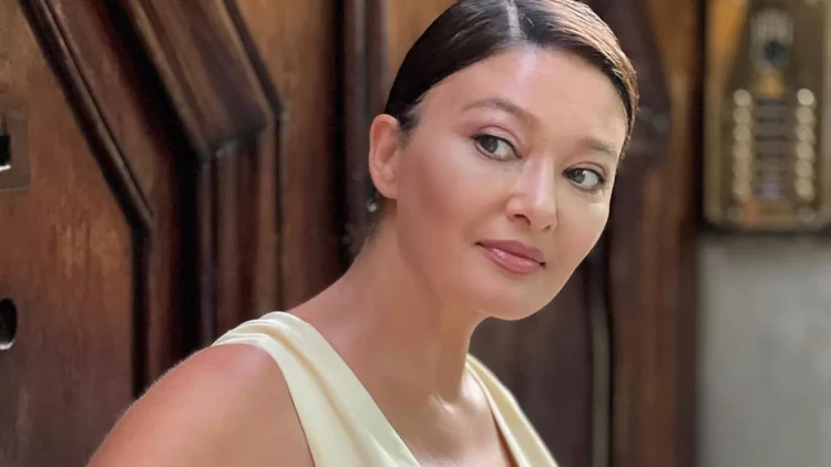 Aktrisanın makiyajsız halı gündəm oldu - FOTO