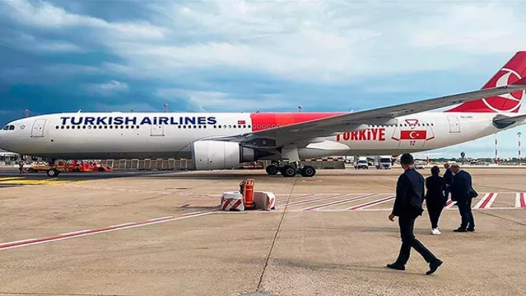 Türkiyə yığmasının təyyarəsi təcili eniş etdi