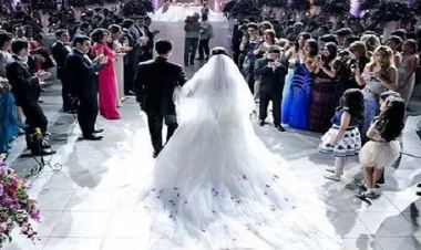 Atası toyda qızına elə hədiyyə verdi ki... - VİDEO