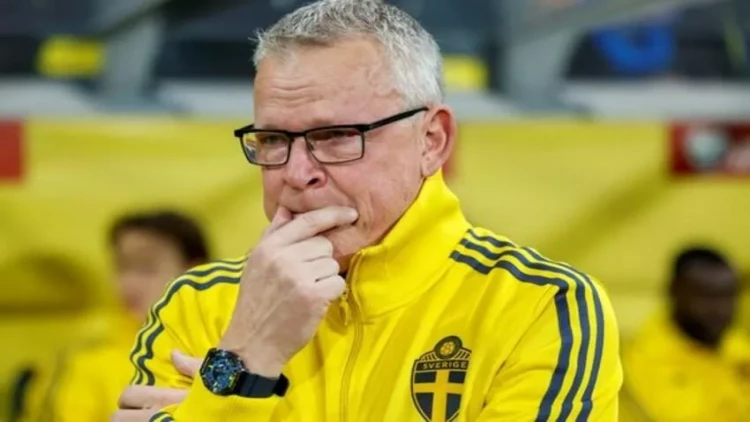 İsveç millisinin baş məşqçisi istefa verdi