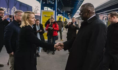 Pentaqon rəhbəri Kiyevdədir