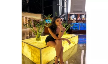 Gənc aktrisa mini paltardakı fotoları ilə göz oxşadı - FOTOlar