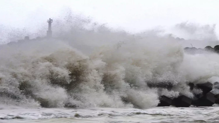 Qasırğa 2 nəfərin həyatına son qoydu
