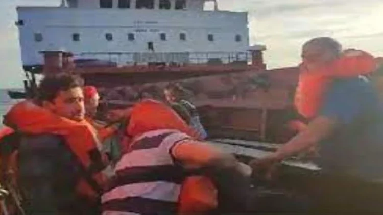 Qara dənizdə taxıl daşıyan gəmi minaya düşdü