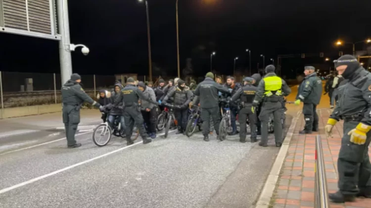 Finlandiya sərhədçiləri onlara qarşı güc tətbiq ediblər