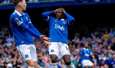 Liverpul klubunun 10 xalı silindi