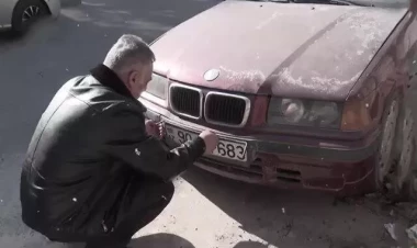 2 ildir idarə etmədiyi avtomobilə görə cərimələndi - VİDEO