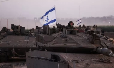 İsrail HƏMAS rəhbərinin evini bombaladı