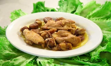 Fəhlənin yeməyinin içindən elə bir şey çıxdı ki, görənləri dəhşətə gətirir - FOTO