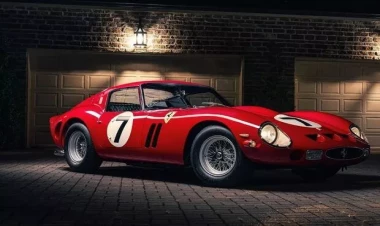 “Ferrari”yə sayılan pul onu dünyanın ikinci ən bahalı avtomobili etdi - FOTO