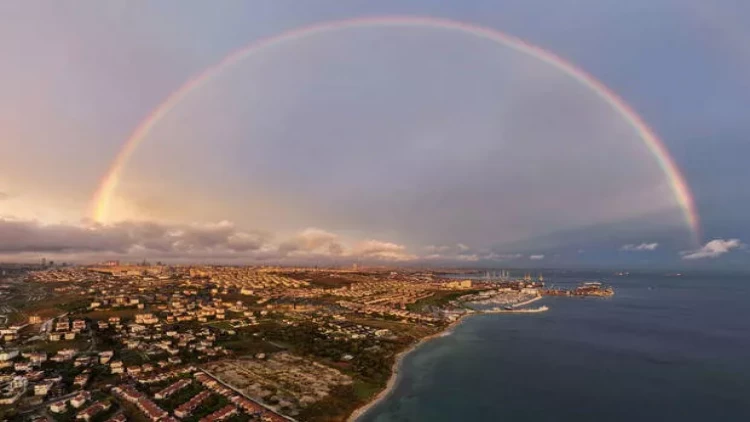 İstanbul səmasında möhtəşəm göy qurşağı - FOTO