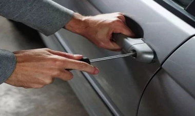 Maşın qaçıran qardaşlar ələ keçdi