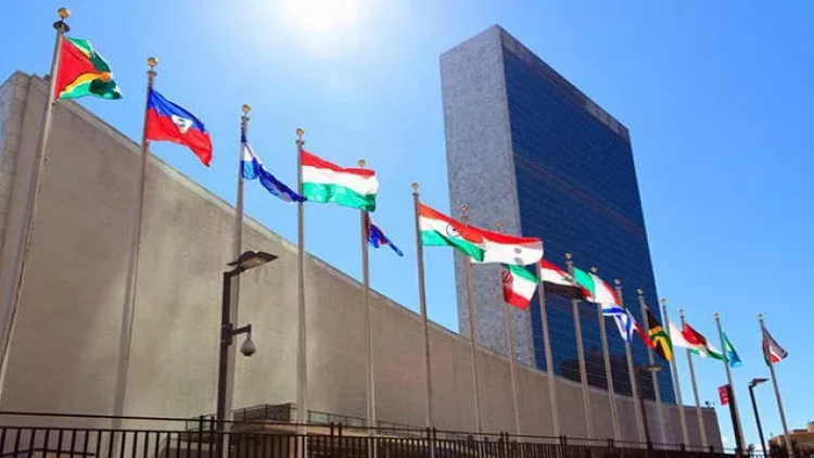 BMT-də bayraqlar yarıya qədər endirildi