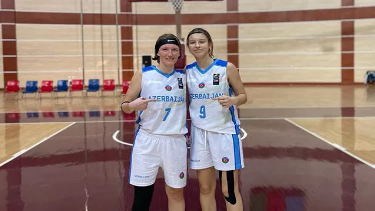 Ana və qızı eyni vaxtda meydançaya çıxdılar - Qadın basketbolunda İLK - FOTO