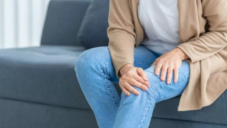 Havalar soyuyanda diz və oynaq ağrılarınız artırsa, oxuyun