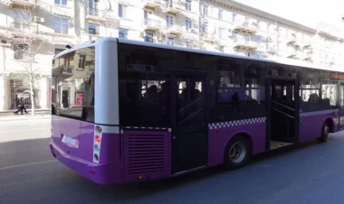 Bakıda avtobusda həyəcanlı anlar - 60 yaşlı kişi...