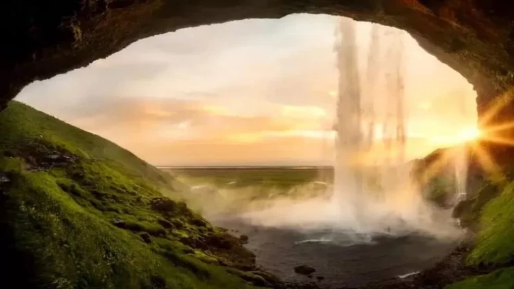 Dünyanın ən hündür şəlaləsi tapıldı - 3500 metr - VİDEO