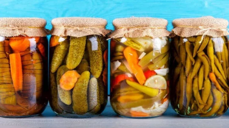 Turşudan zəhərlənməmək üçün nələrə diqqət etməliyik? - VİDEO