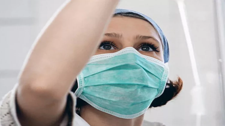 Azərbaycanda tibb bacısı evində öldürüldü