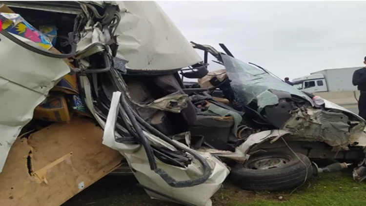 Dəhşətli qəza, yük avtomobilləri toqquşdu - Ağır xəsarət alanlar var