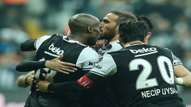 İstanbul nəhəngi baş məşqçisini qovdu - FOTO