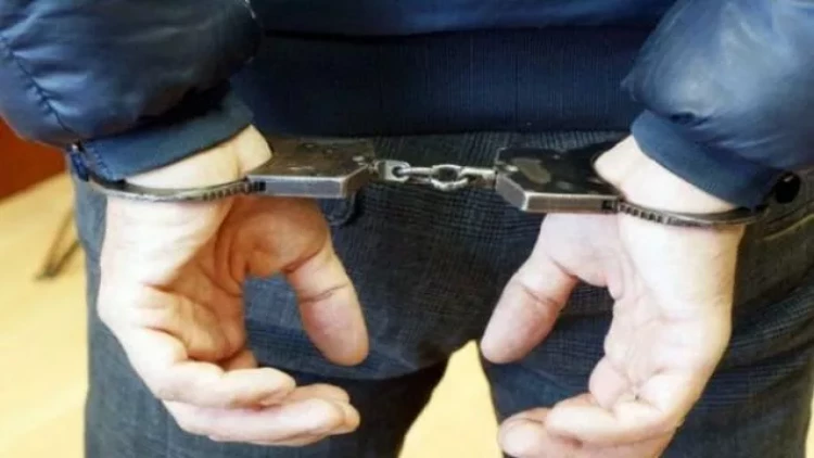 3 nəfərin bank kartından pul oğurladı