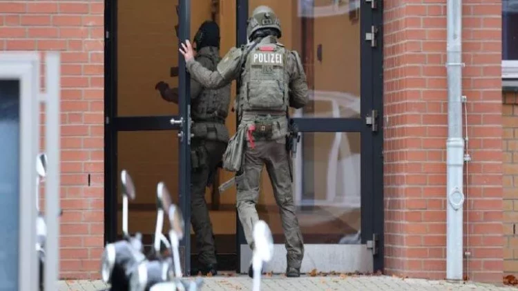 Almaniyada məktəbə silahlı hücum oldu  ermənilərə görə cərimə olundu