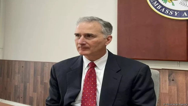 Lui Bono Azərbaycana səfər edib