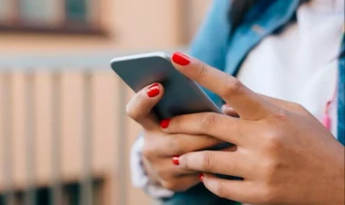 Azərbaycanda məktəbli qız evlərinə çağırdığı oğlandan hamilə qaldı - Anası biləndə...