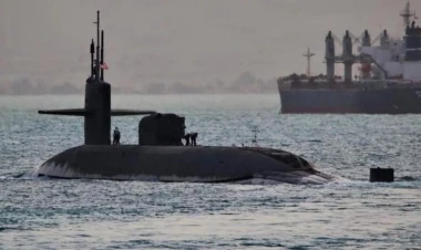 ABŞ-nin nüvə sualtı qayığı Körfəzə daxil oldu