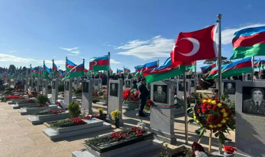 “Aqro-Vest” Şirkətlər Qrupunun kollektivi Zəfər Günü ilə bağlı II Qarabağ savaşı şəhidlərinin məzarlarını ziyarət edib - FOTO