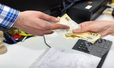 Deputat: Ünvanlı sosial yardımları daim vermək olmaz