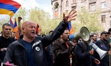 Qarabağdan köçən ermənilərin İrəvanda aksiya keçirdi - SƏBƏB